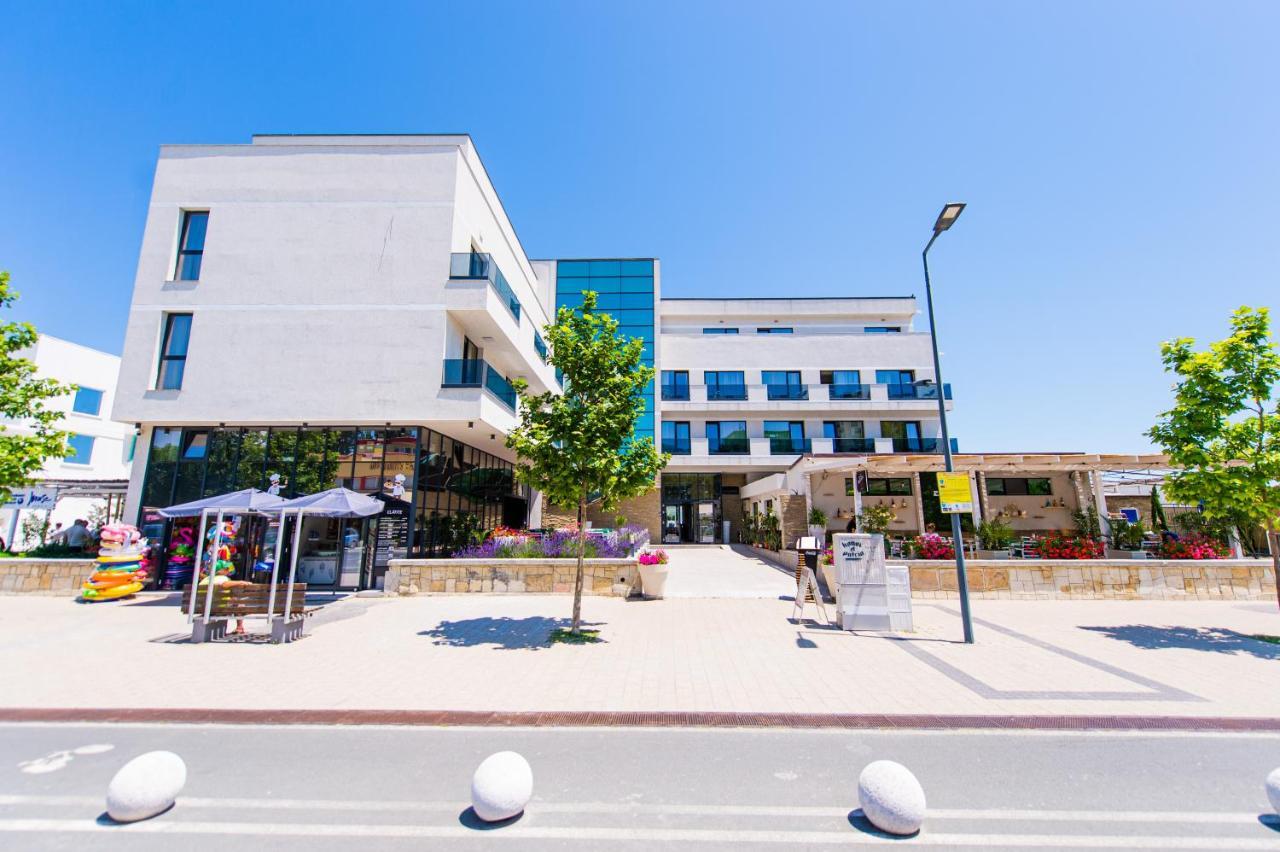 Hotel Prestige Mamaia Bagian luar foto