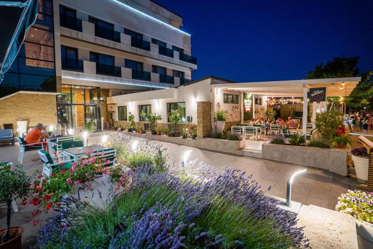 Hotel Prestige Mamaia Bagian luar foto