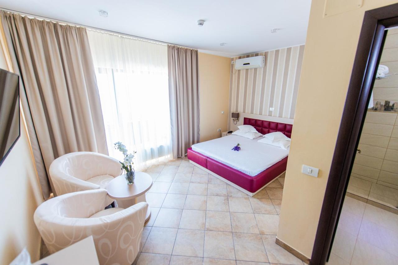 Hotel Prestige Mamaia Bagian luar foto