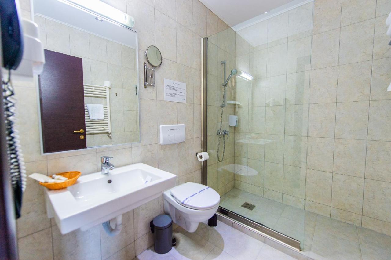 Hotel Prestige Mamaia Bagian luar foto