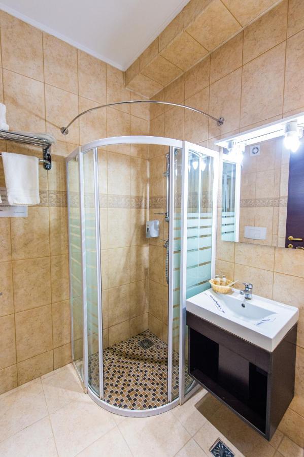 Hotel Prestige Mamaia Bagian luar foto