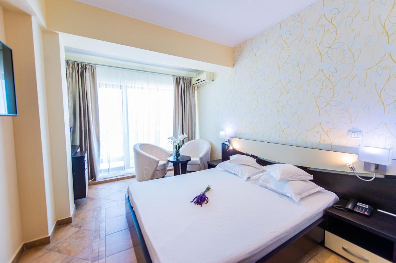 Hotel Prestige Mamaia Bagian luar foto