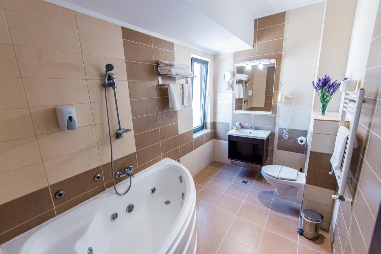 Hotel Prestige Mamaia Bagian luar foto