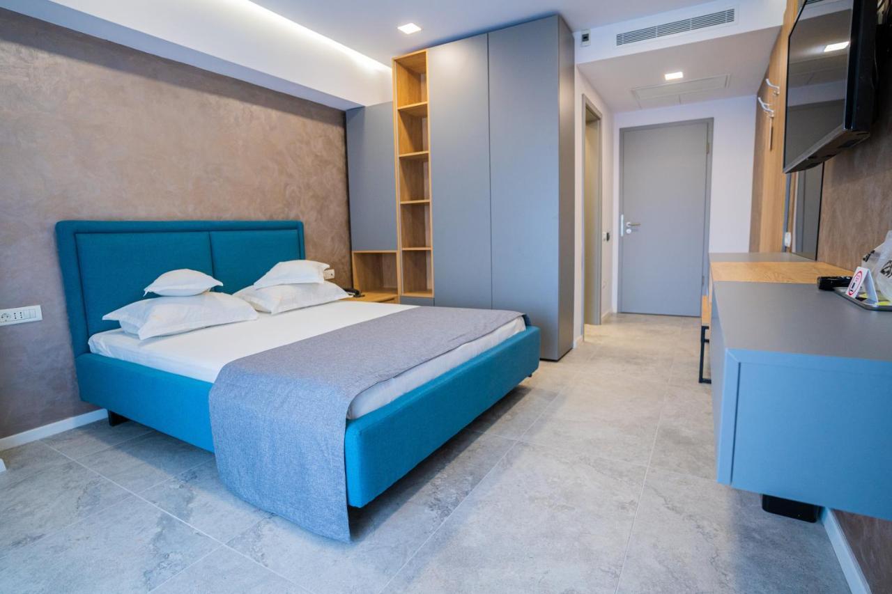 Hotel Prestige Mamaia Bagian luar foto