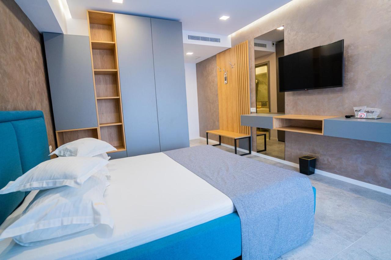 Hotel Prestige Mamaia Bagian luar foto